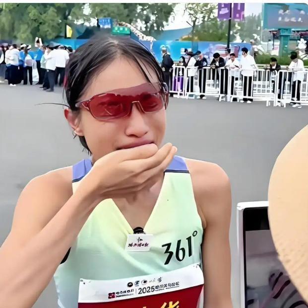 医院回应“最快女护士”违规跑马被处罚：属实警告处分6个月 取消评优